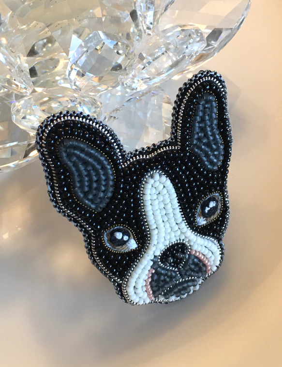 ビーズ刺繍のブローチ　-フレンチブルドッグ Dog 犬- 4枚目の画像