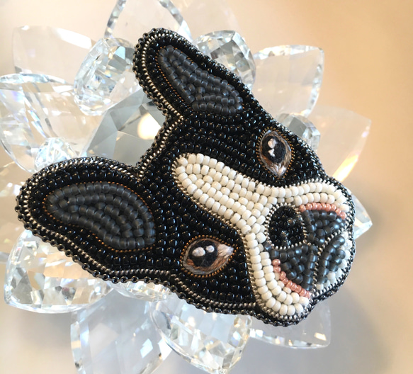 ビーズ刺繍のブローチ　-フレンチブルドッグ Dog 犬- 5枚目の画像