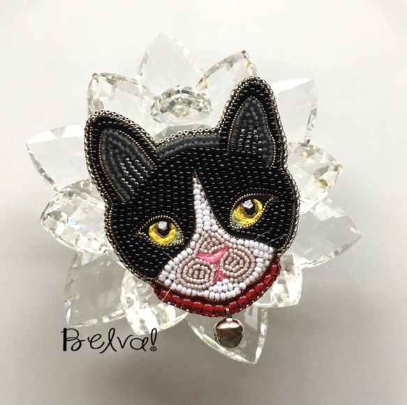 ビーズ刺繍のブローチ　-猫(ブラック)- 1枚目の画像
