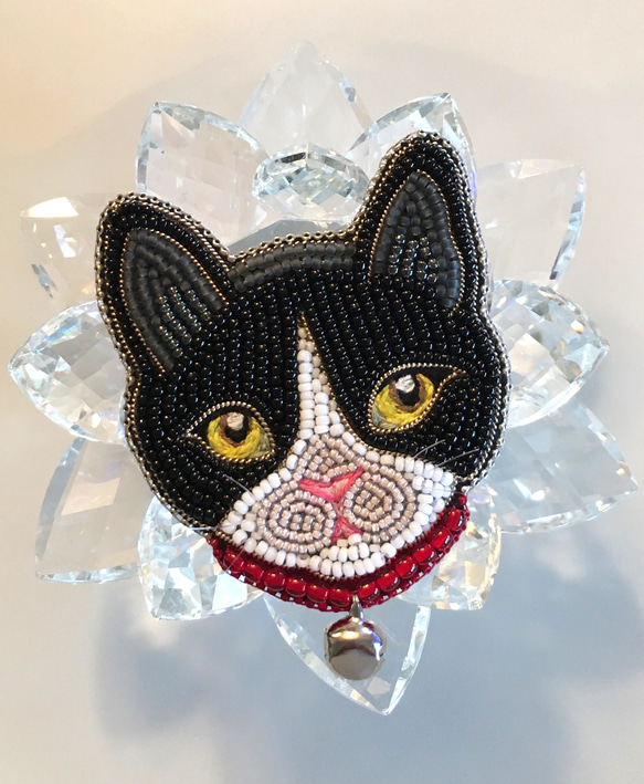 ビーズ刺繍のブローチ　-猫(ブラック)- 3枚目の画像