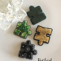 ビーズ刺繍のブローチ　-パズルピース(ゴールド)- 6枚目の画像