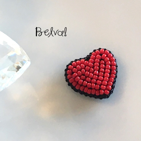 ハンドメイド　ビーズ刺繍 ブローチ　ハート ハンドメイド】ハートをビーズ刺繍していきます 作業動画