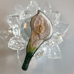 ビーズ刺繍のブローチ　-カラー　花- 2枚目の画像