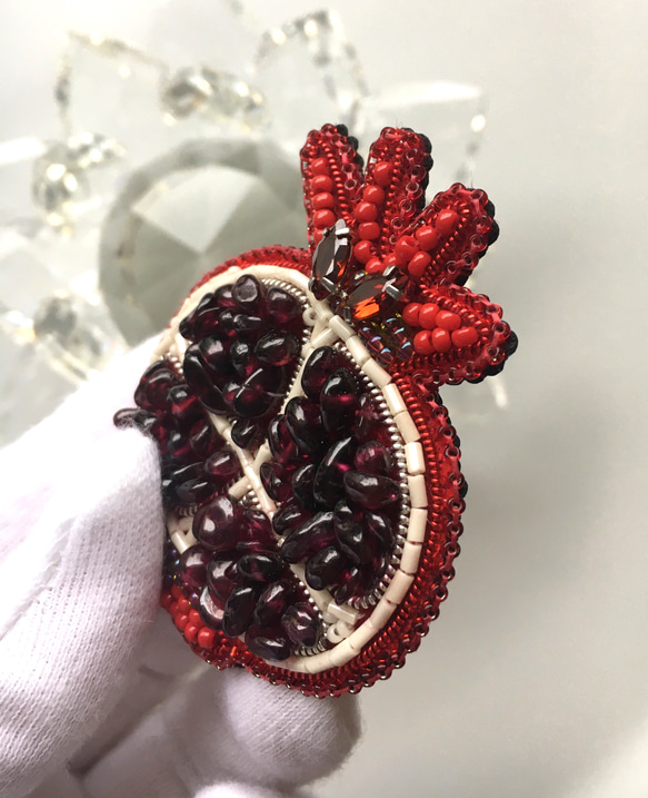 ビーズ刺繍のブローチ　-ザクロ(ガーネット) Pomegranate - 4枚目の画像