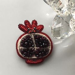 ビーズ刺繍のブローチ　-ザクロ(ガーネット) Pomegranate - 8枚目の画像