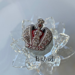 ビーズ刺繍のブローチ　-王冠　crown- 1枚目の画像