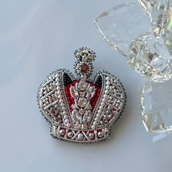 ビーズ刺繍のブローチ　-王冠　crown- 4枚目の画像