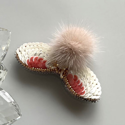 ビーズ刺繍のブローチ　-春色の昆虫- 2枚目の画像