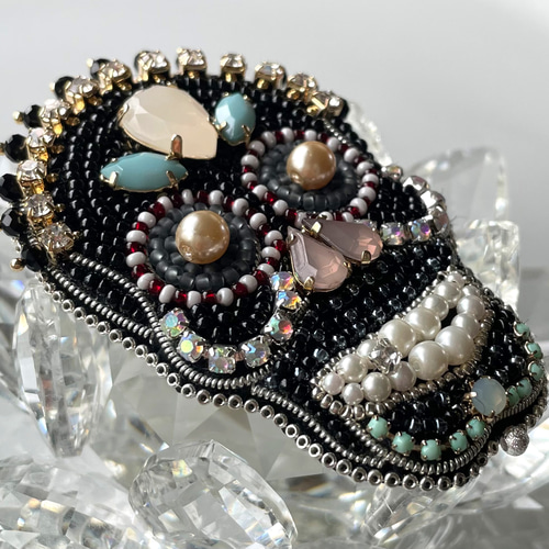 ビーズ刺繍のブローチ兼キーホルダー -スカル- ブローチ Belva! 通販