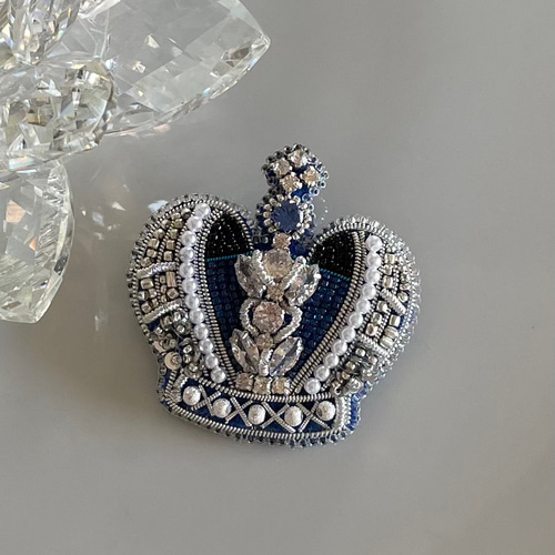 ビーズ刺繍のブローチ -王冠 crown blue- ブローチ Belva! 通販