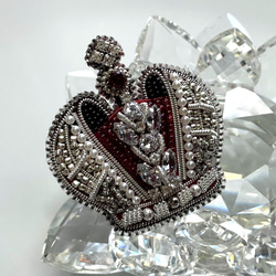 ビーズ刺繍のブローチ　-王冠(red)crown- 7枚目の画像