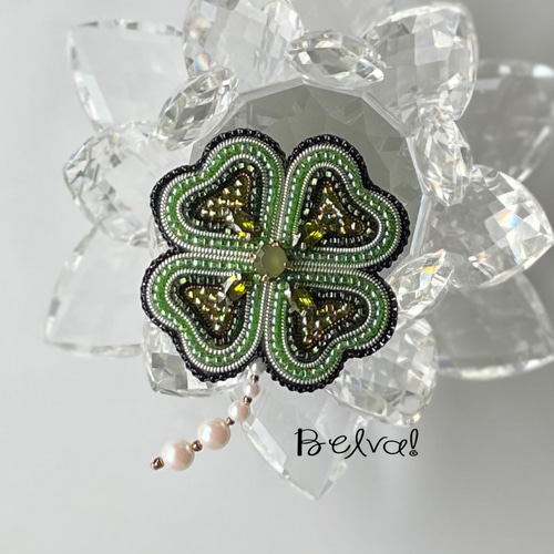 ビーズ刺繍のブローチ -四葉のクローバー- ブローチ Belva! 通販