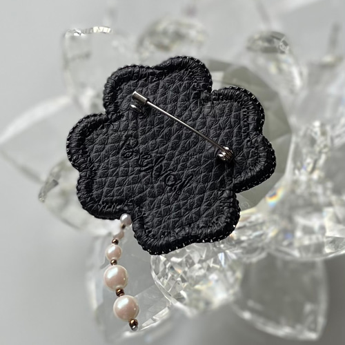 ビーズ刺繍のブローチ -四葉のクローバー- ブローチ Belva! 通販