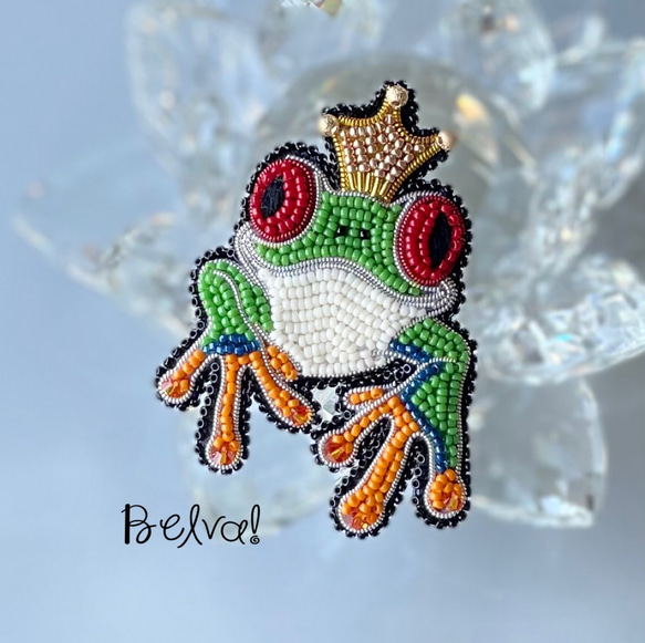 ビーズ刺繍のブローチ　-カエルの王様- 1枚目の画像