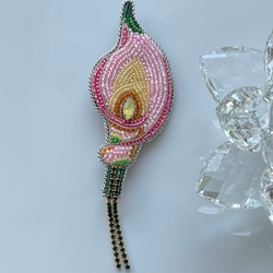ビーズ刺繍のブローチ　-カラー　花 calla lily - 5枚目の画像