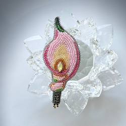 ビーズ刺繍のブローチ　-カラー　花 calla lily - 6枚目の画像