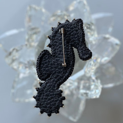 ビーズ刺繍のブローチ　-タツノオトシゴ　seahorse- 6枚目の画像