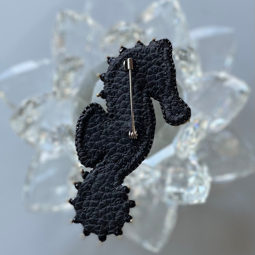 ビーズ刺繍のブローチ -タツノオトシゴ seahorse- ブローチ
