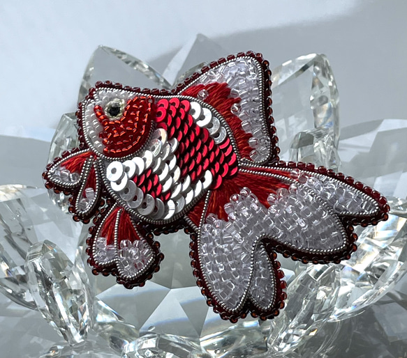 ビーズ刺繍ブローチ　-金魚- 4枚目の画像