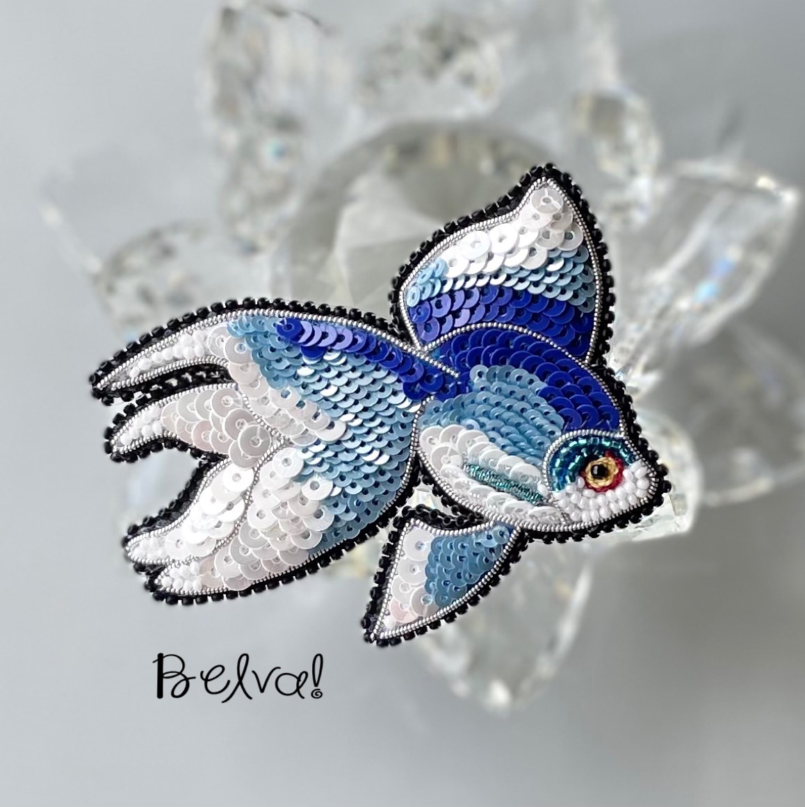 ★新作★ ハンドメイド　刺繍ブローチ　フラワーシャワー