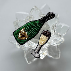 ビーズ刺繍のブローチ　-シャンパンボトル&グラス- 2枚目の画像