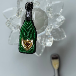 ビーズ刺繍のブローチ　-シャンパンボトル&グラス- 3枚目の画像