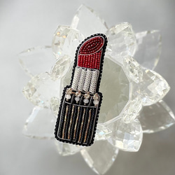 ビーズ刺繍のブローチ　-口紅- 4枚目の画像