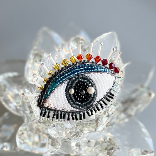 ビーズ刺繍ブローチ -目 eye- ブローチ Belva! 通販 12784215