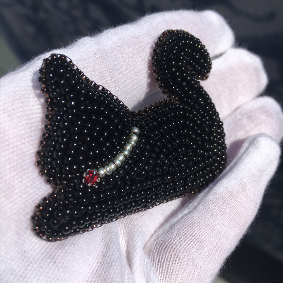 ビーズ刺繍のブローチ-黒猫-black cat 3枚目の画像