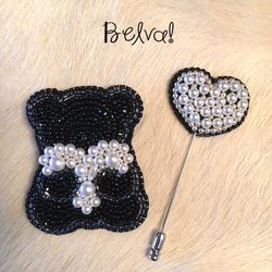 ビーズ刺繍のブローチ-ハートをギュッと抱きしめた黒クマさん&ハートのハットピン-bear and heart 2枚目の画像