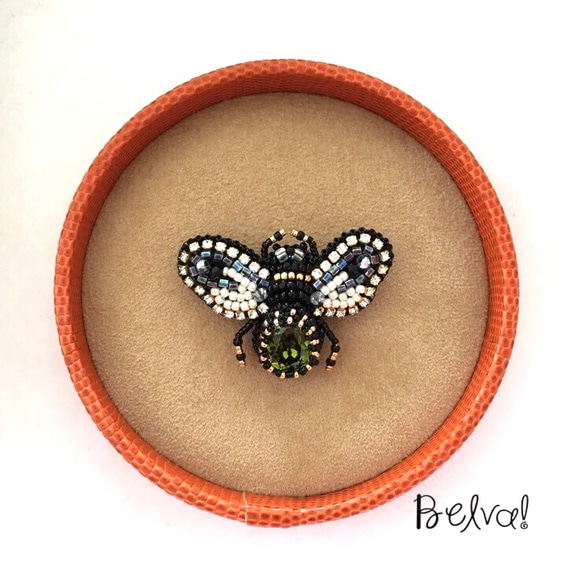 ビーズ刺繍 -ハチのブローチ-bee 2枚目の画像
