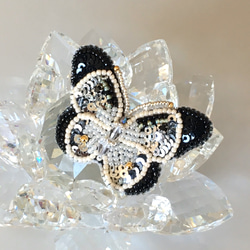 ビーズ刺繍 -蝶のブローチ-butterfly 2枚目の画像