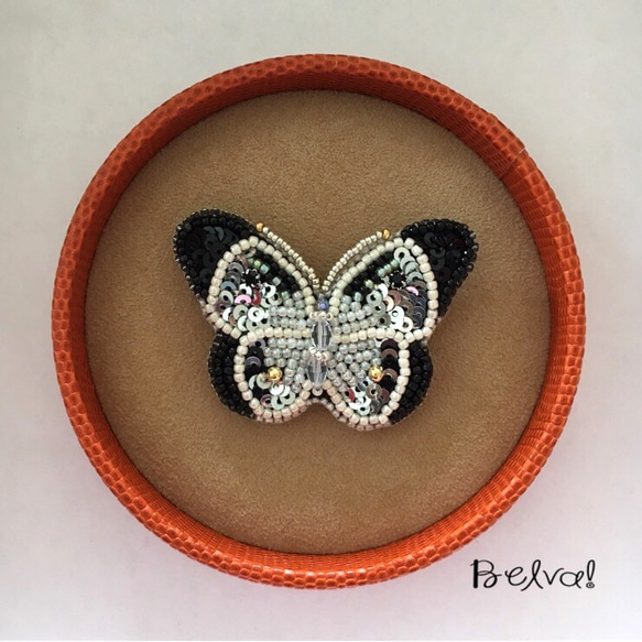 ビーズ刺繍 -蝶のブローチ-butterfly 4枚目の画像