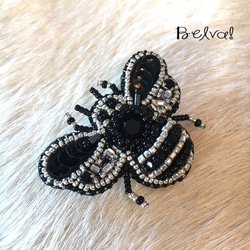 ビーズ刺繍 -ハチのブローチ(ブラック)-bee 4枚目の画像