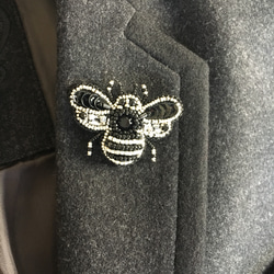 ビーズ刺繍 -ハチのブローチ(ブラック)-bee 6枚目の画像