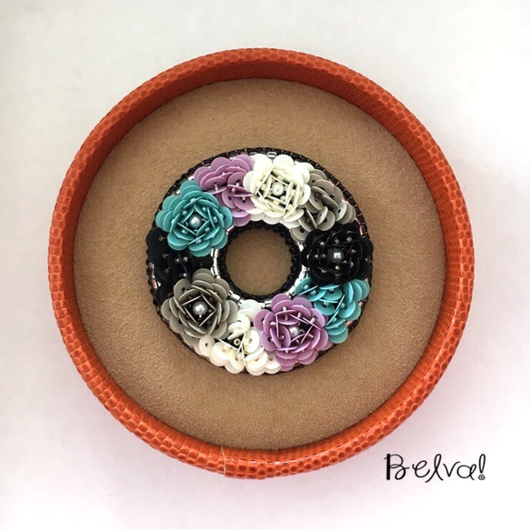 ビーズ刺繍 花のリースのブローチ flower wreath 4枚目の画像