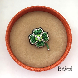 ビーズ刺繍 -四つ葉のクローバーのブローチ- clover 2枚目の画像