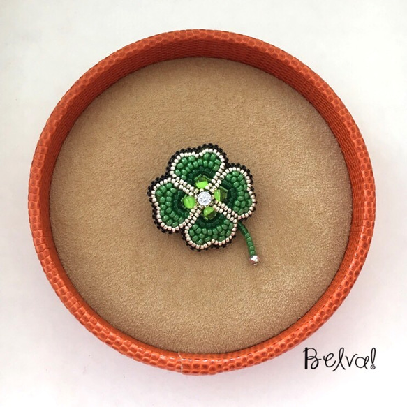ビーズ刺繍 -四つ葉のクローバーのブローチ- clover 2枚目の画像