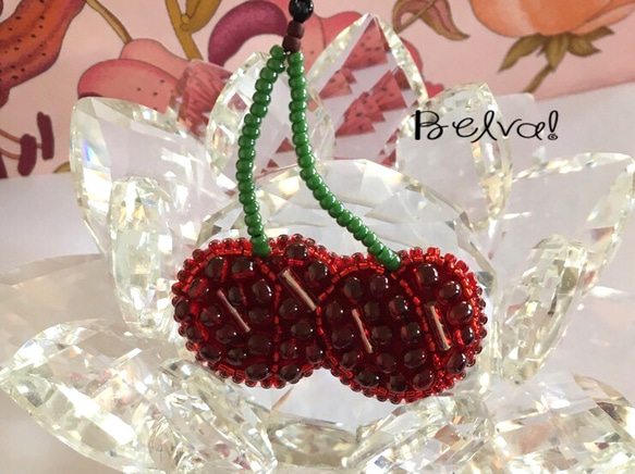 ビーズ刺繍 -さくらんぼのブローチ(小)-cherry 2枚目の画像