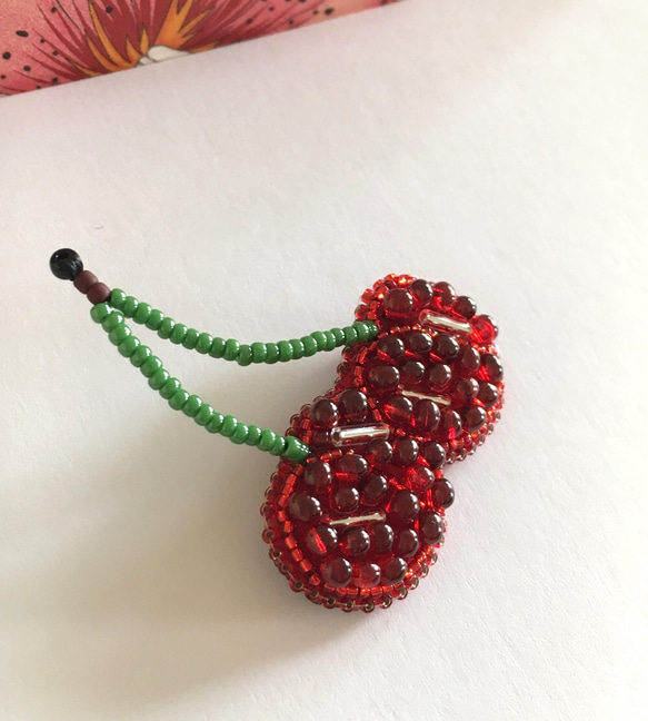 ビーズ刺繍 -さくらんぼのブローチ(小)-cherry 6枚目の画像