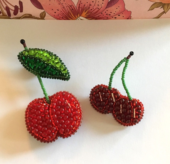 ビーズ刺繍 -さくらんぼのブローチ(小)-cherry 8枚目の画像