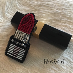 ビーズ刺繍 -口紅(レッド)のブローチ- lipstick 2枚目の画像