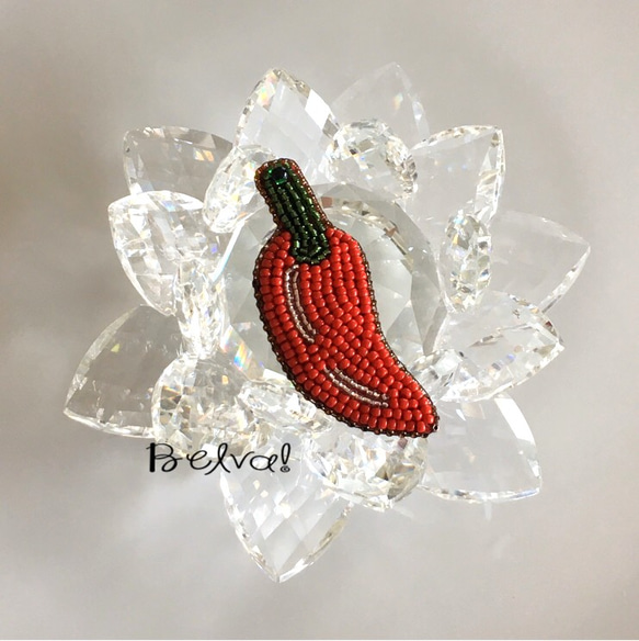 ビーズ刺繍のブローチ　-赤唐辛子　ペペロンチーノ- 2枚目の画像