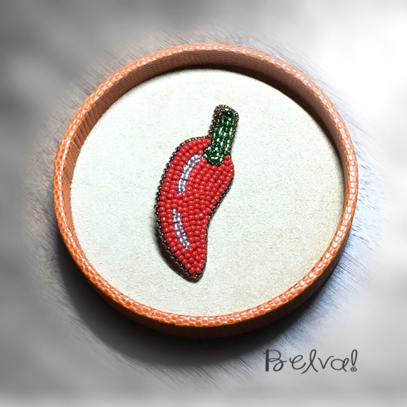ビーズ刺繍のブローチ　-赤唐辛子　ペペロンチーノ- 6枚目の画像