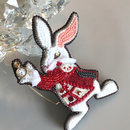 ビーズ刺繍のブローチ -白ウサギ- ブローチ Belva! 通販 8288044