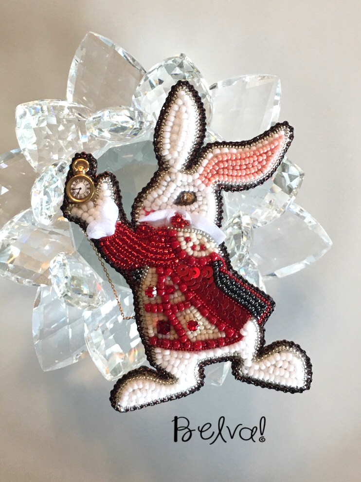 ビーズ刺繍のブローチ -白ウサギ- ブローチ Belva! 通販 8288044