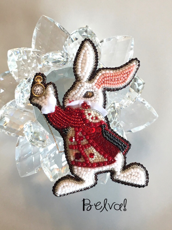 ビーズ刺繍のブローチ -白ウサギ- ブローチ Belva! 通販 8288044