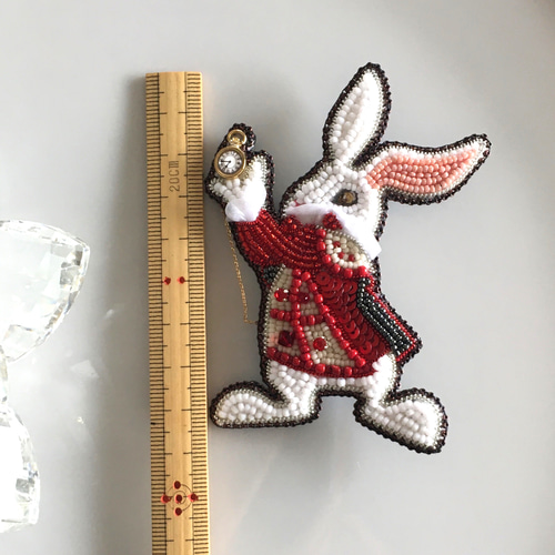 ビーズ刺繍のブローチ -白ウサギ- ブローチ Belva! 通販 8288044