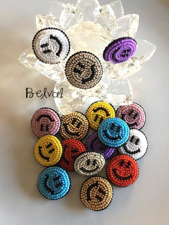 受注製作」ビーズ刺繍のブローチ -ニコニコスマイル- ブローチ