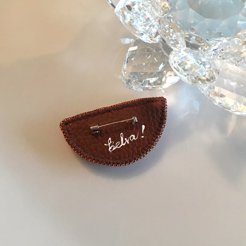 再販) ビーズ刺繍のブローチ -オレンジ- ブローチ Belva! 通販